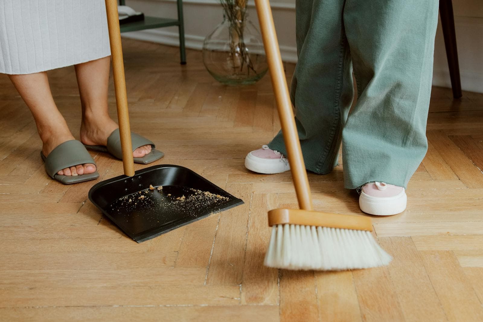 Cleaning timber floors during a bond clean